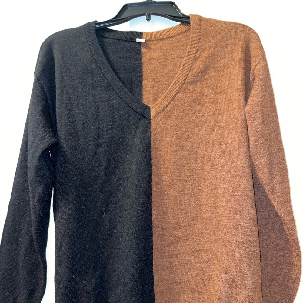 NWOT Cozy Vneck Colorblock Sweater